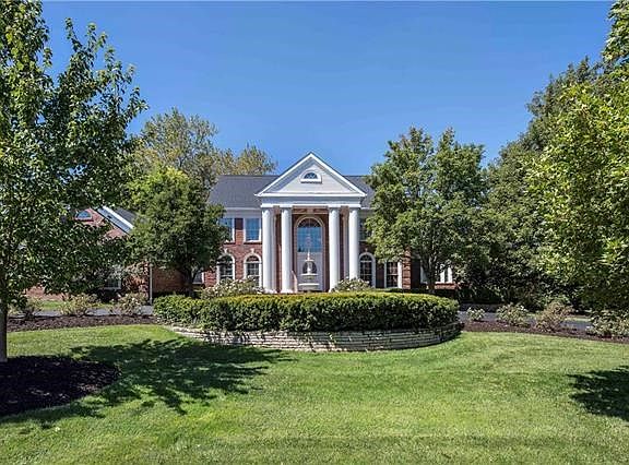 Beautiful Grounds ! Close to Hwys, Shopping, Hospitals....Great Executive Home in Town & Country !