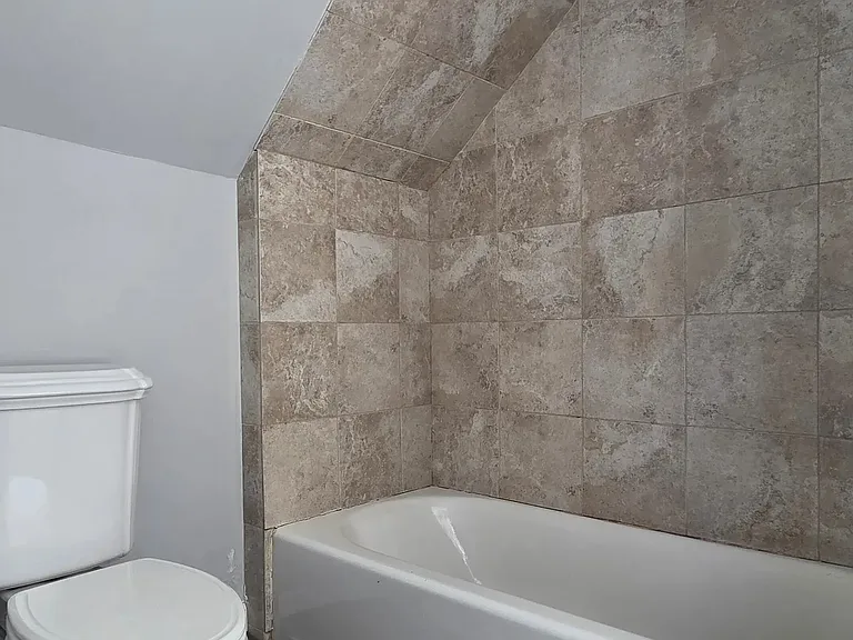 3rd Full Bathroom (Upper Level)