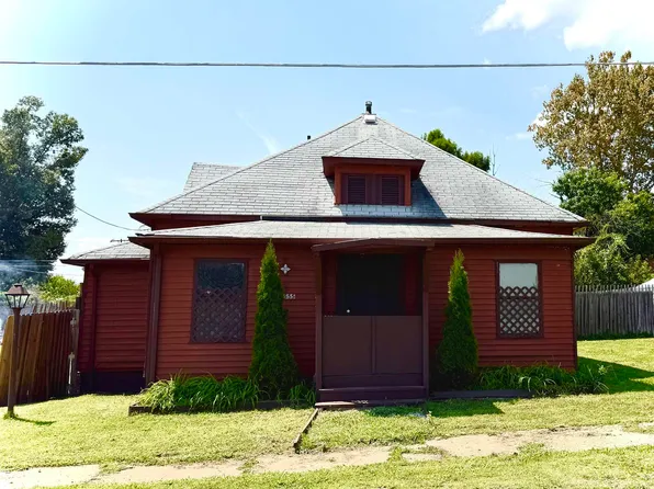 1555 Reed St, Eldorado, IL 62930