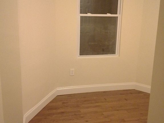 5th image of 929 N Patterson Park Ave