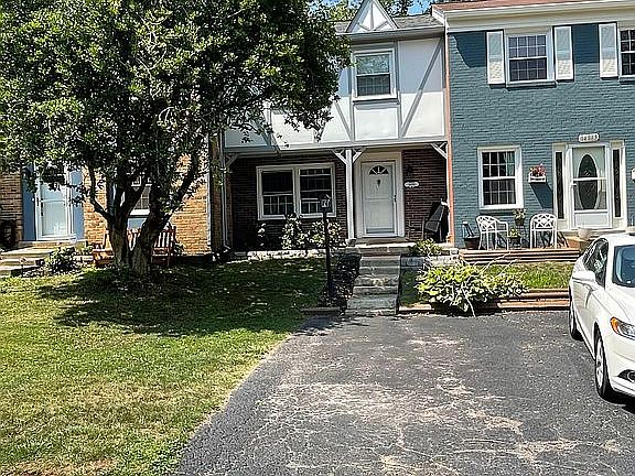 4th image of 14861 Leicester Ct