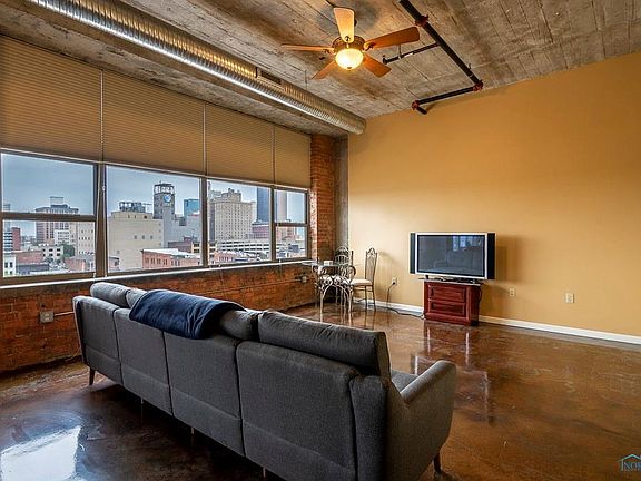 4th image of 745 Washington St APT 502