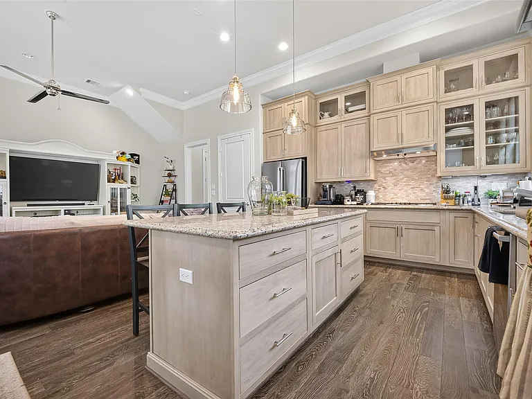2703 Kinsley Oaks Dr — Photo 15