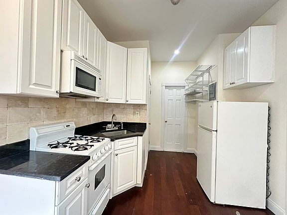 4th image of 108 Charles St #P