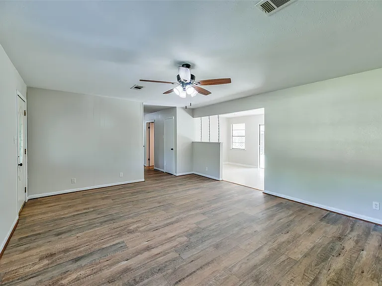 2778 FM 3277 — Photo 6