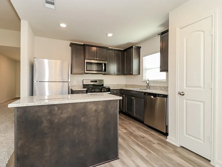 1313 Woodwinds Dr — Photo 7