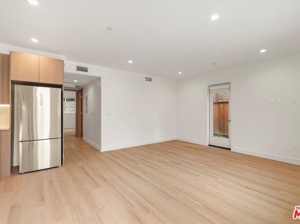 11023 Blix St #11023