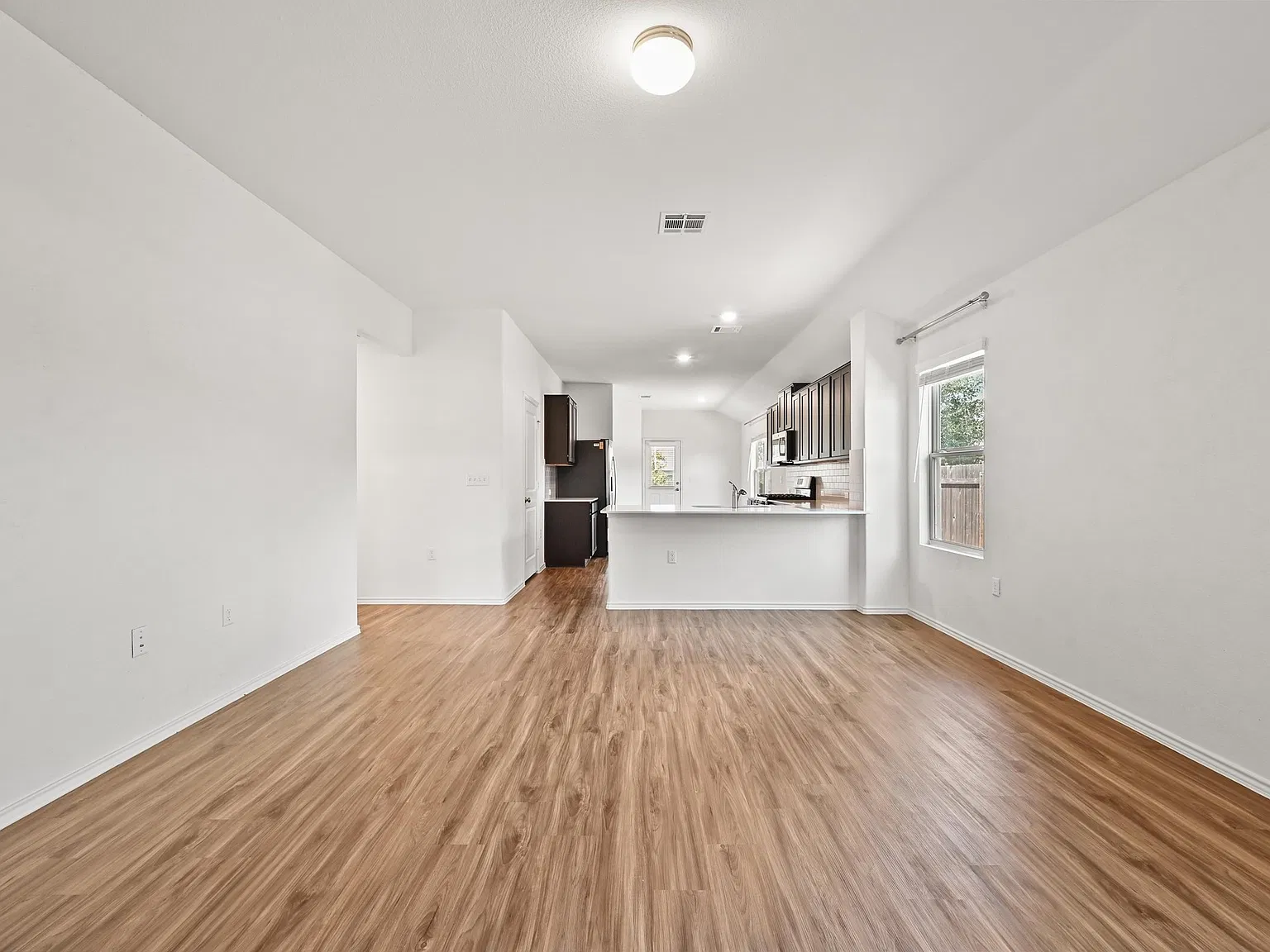 3 bed, 1449 sqft, $1,995 — Photo 4