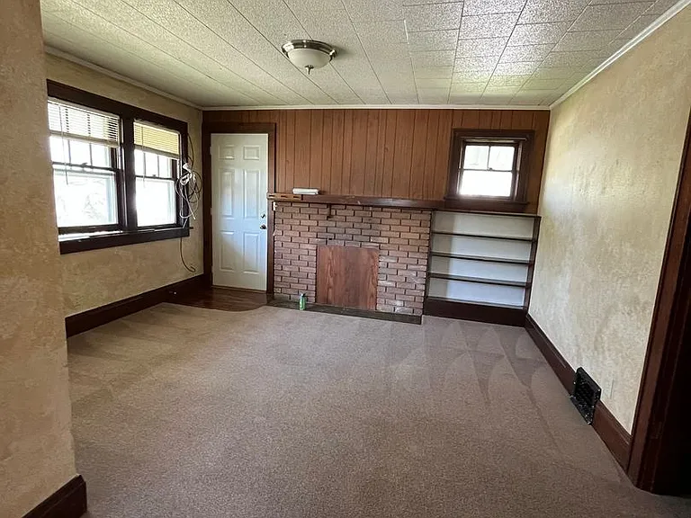 2521 Iowa St — Photo 13