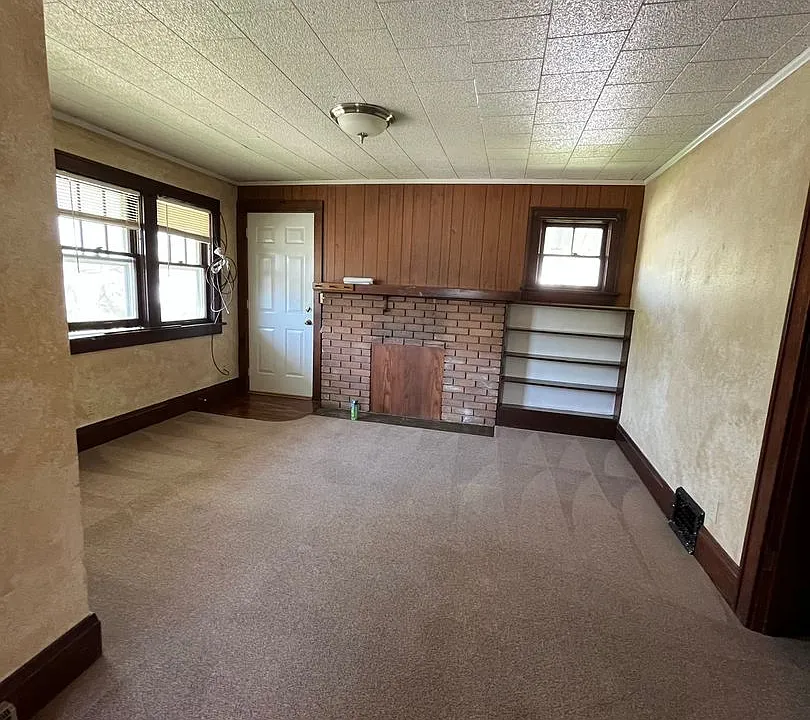2521 Iowa St