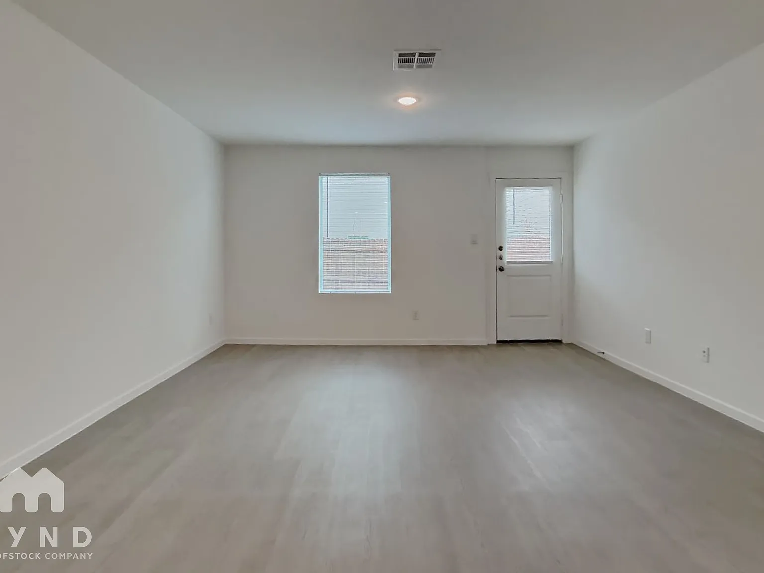 4 bed, 2.5 bath, 1535 sqft, $1,555 — Photo 2