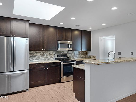 4th image of 2543 E Manhatton Drive