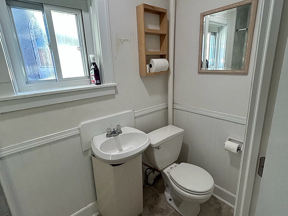 5th image of 213 Church St APT 3