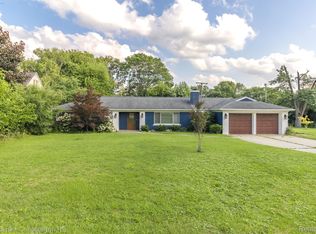 176 Barrington Rd, Bloomfield Hills, MI 48302