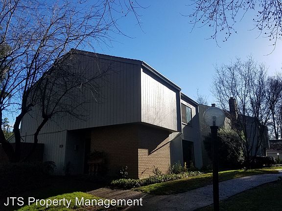 3rd image of 800 Elmhurst Cir
