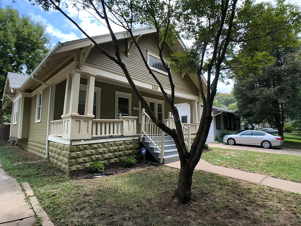 136 N Bluff Ave