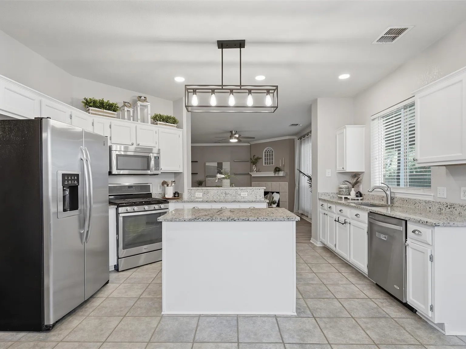3 bed, 2.5 bath, 2068 sqft, $2,200 — Photo 3