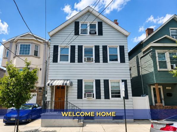 208 John St Floor 2, Harrison, NJ 07029 – 3-bedroom rental in Harrison