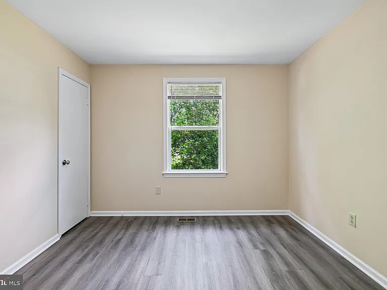 8805 Bolero Ct — Photo 37