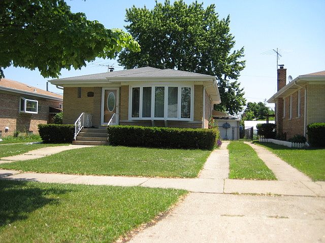 1st image of 2933 Dora St