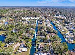 5261 Circle Dr, Weeki Wachee, FL 34607