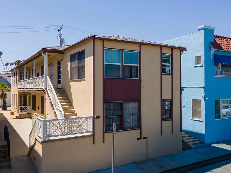 45 Roswell Ave — Photo 6