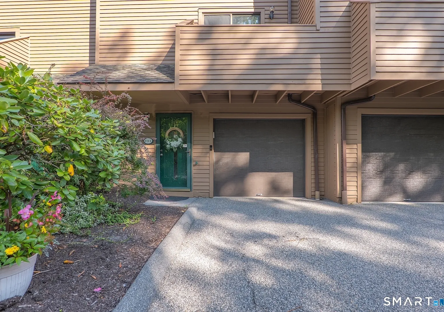 2 bed, 1.5 bath, 1324 sqft, $2,750 — Photo 2