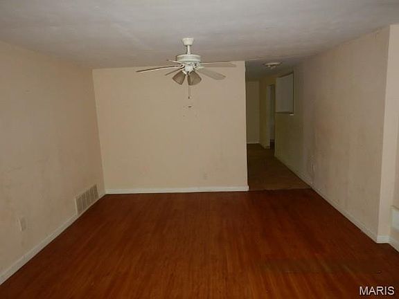 3rd image of 10234 Count Dr