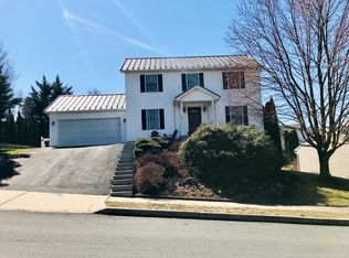 2403 Deerview Dr, Mechanicsburg, PA 17055