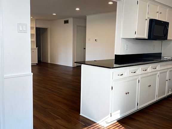 5th image of 3831 Crestpark Dr