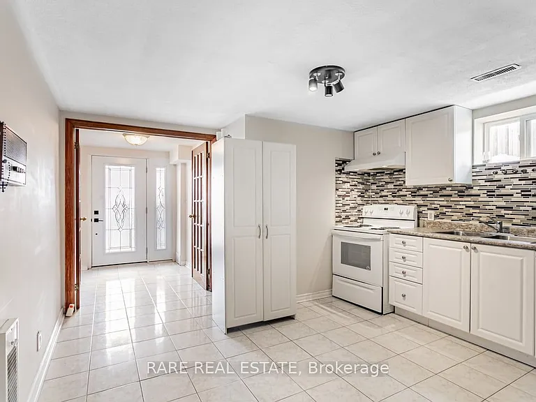 22 Bamford Cres — Photo 7