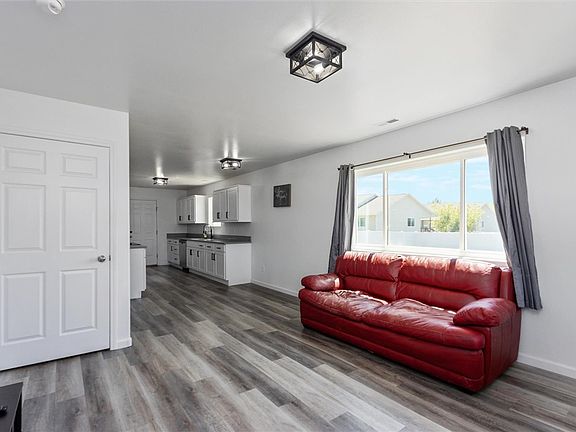2nd image of 903 Lynch Dr Unit 10