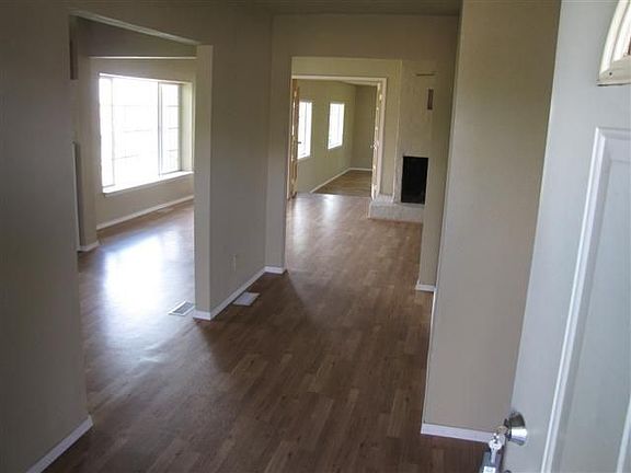 3rd image of 1404 N Dawes St