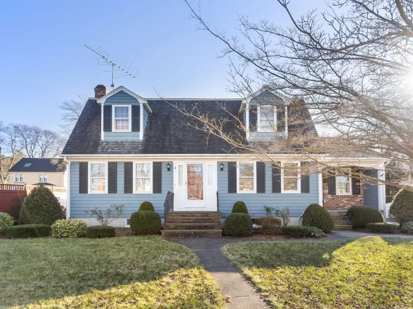8 Norris Rd, Hyde Park, MA 02136