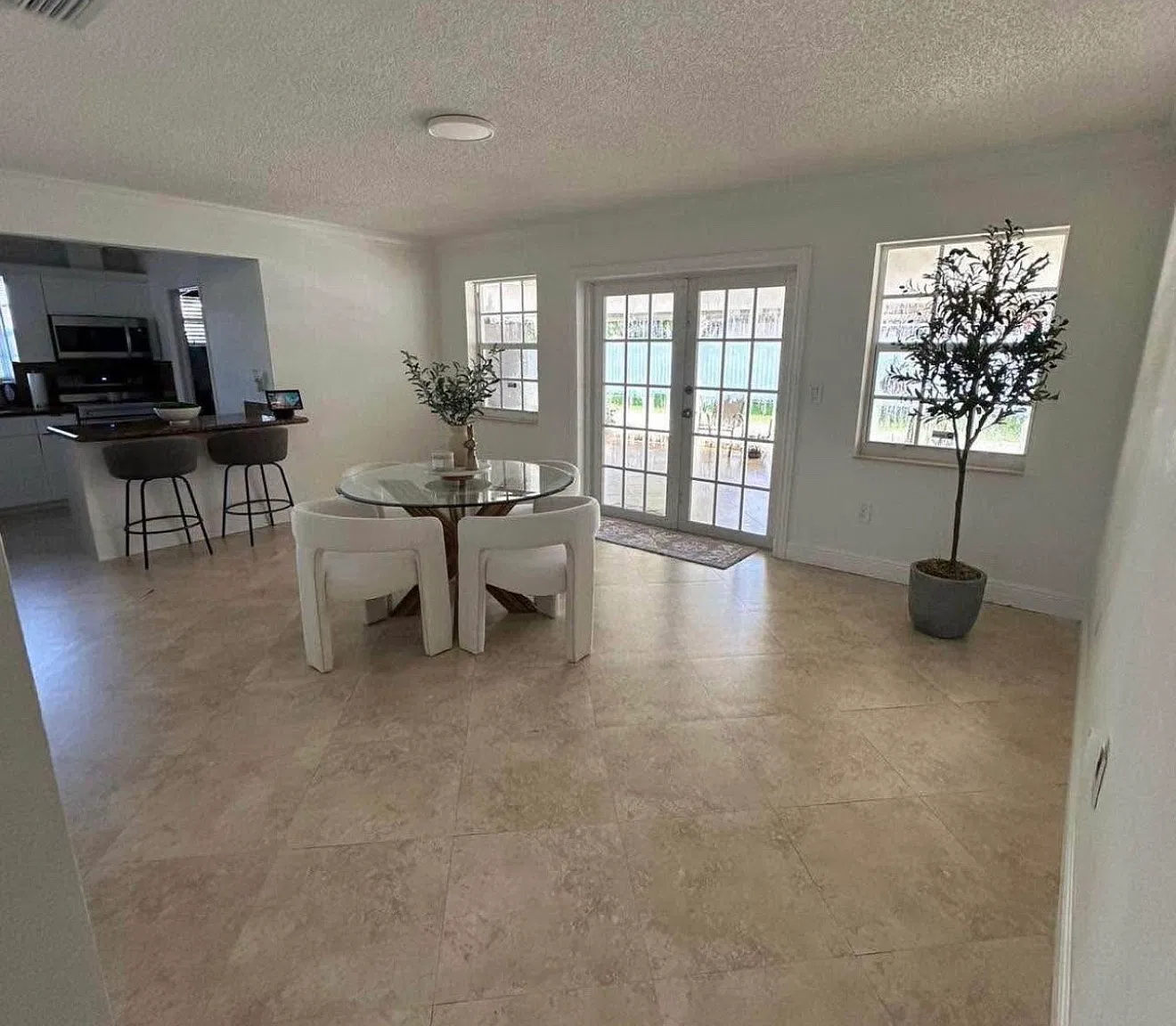 3 bed, 1624 sqft, $3,400 — Photo 4