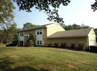 445 Chase Rd, Dartmouth, MA 02747