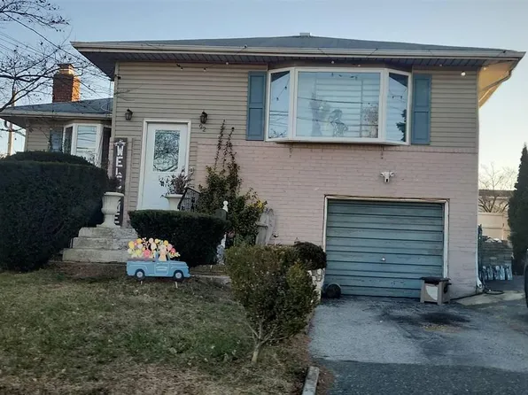 92 Woodward Pkwy, Farmingdale, NY 11735