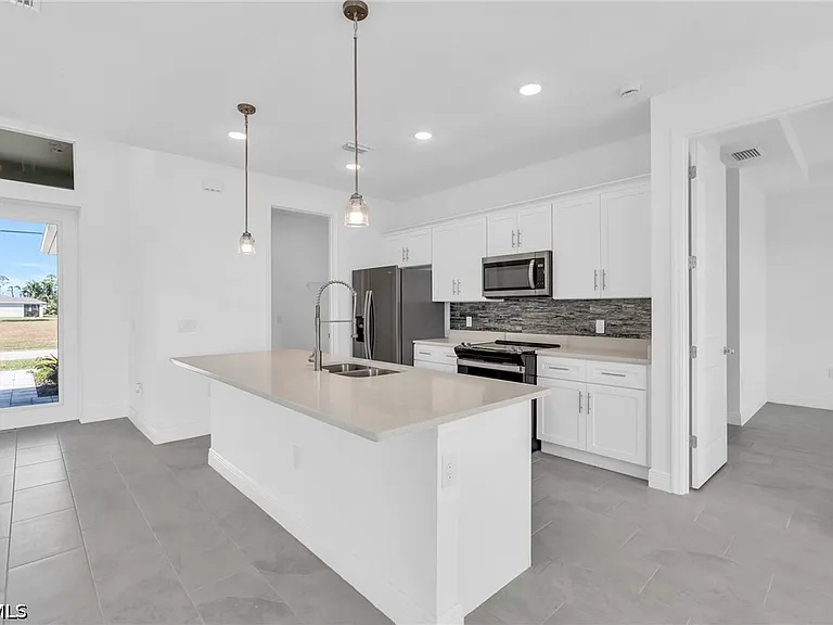 526 NW 9th St — Photo 9