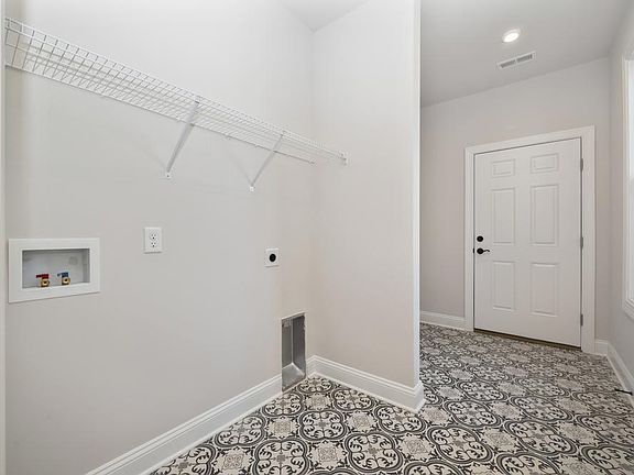 4th image of 501 Saint Andrews