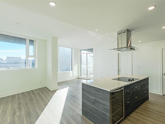 2nd image of 1628 Store St #904