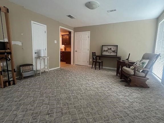 4th image of 218 Wight St