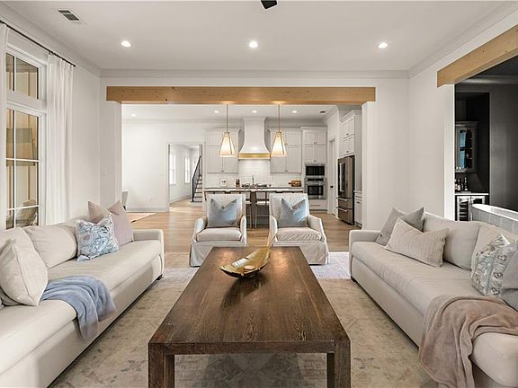 5th image of 407 Rue Charlotte