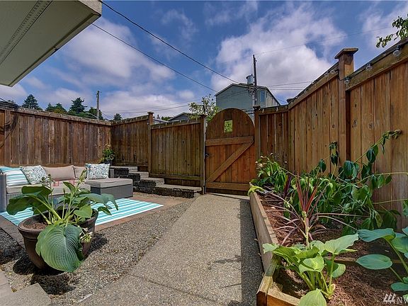 Your fully fenced patio area gives you privacy as you enjoy the outdoors.