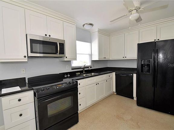 4th image of 2458 Breakwater Cir