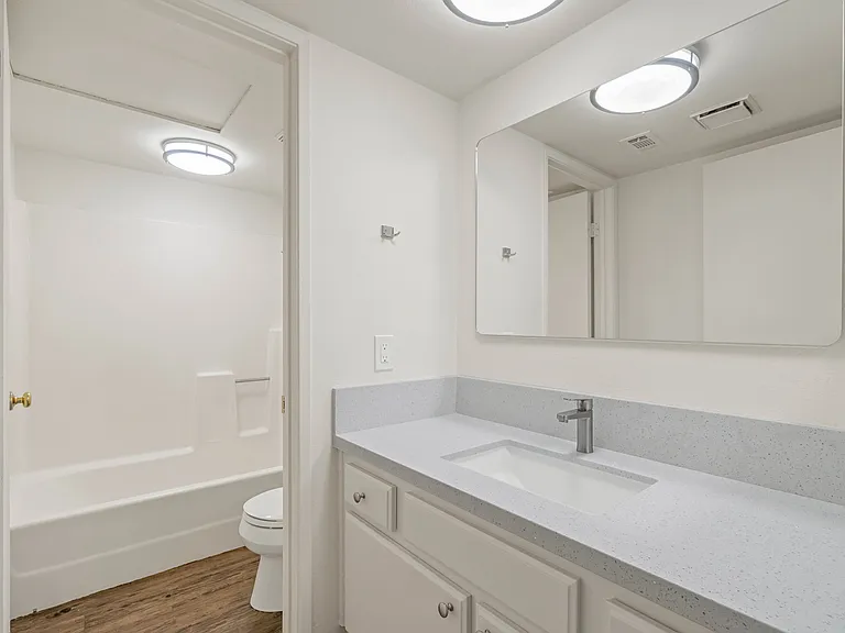 741 W Stetson Ave — Photo 9