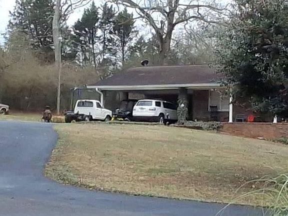 3rd image of 4268 Holly Springs Rd