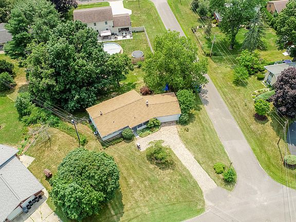 3rd image of 2400 Lora Dr