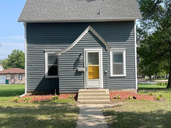 519 S 3rd St, Milbank, SD 57252