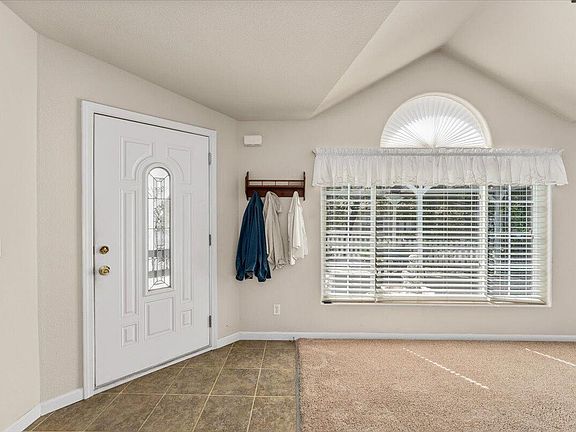 4th image of 20796 Oak St