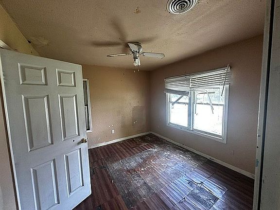 4th image of 352 Norton St